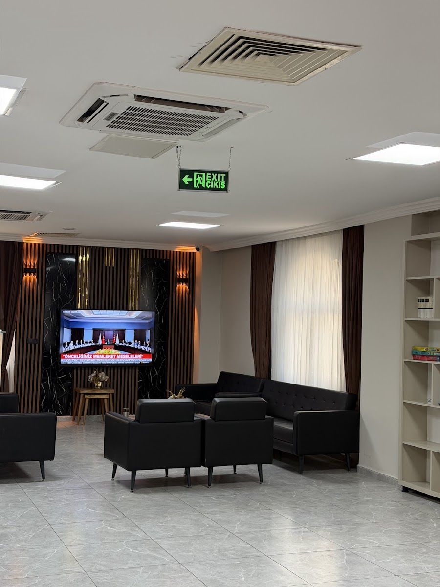 Midyat Polisevi VIP odasının salonu