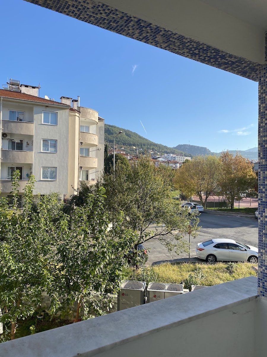 Muğla Polisevi odasının penceresinden şehir manzarası