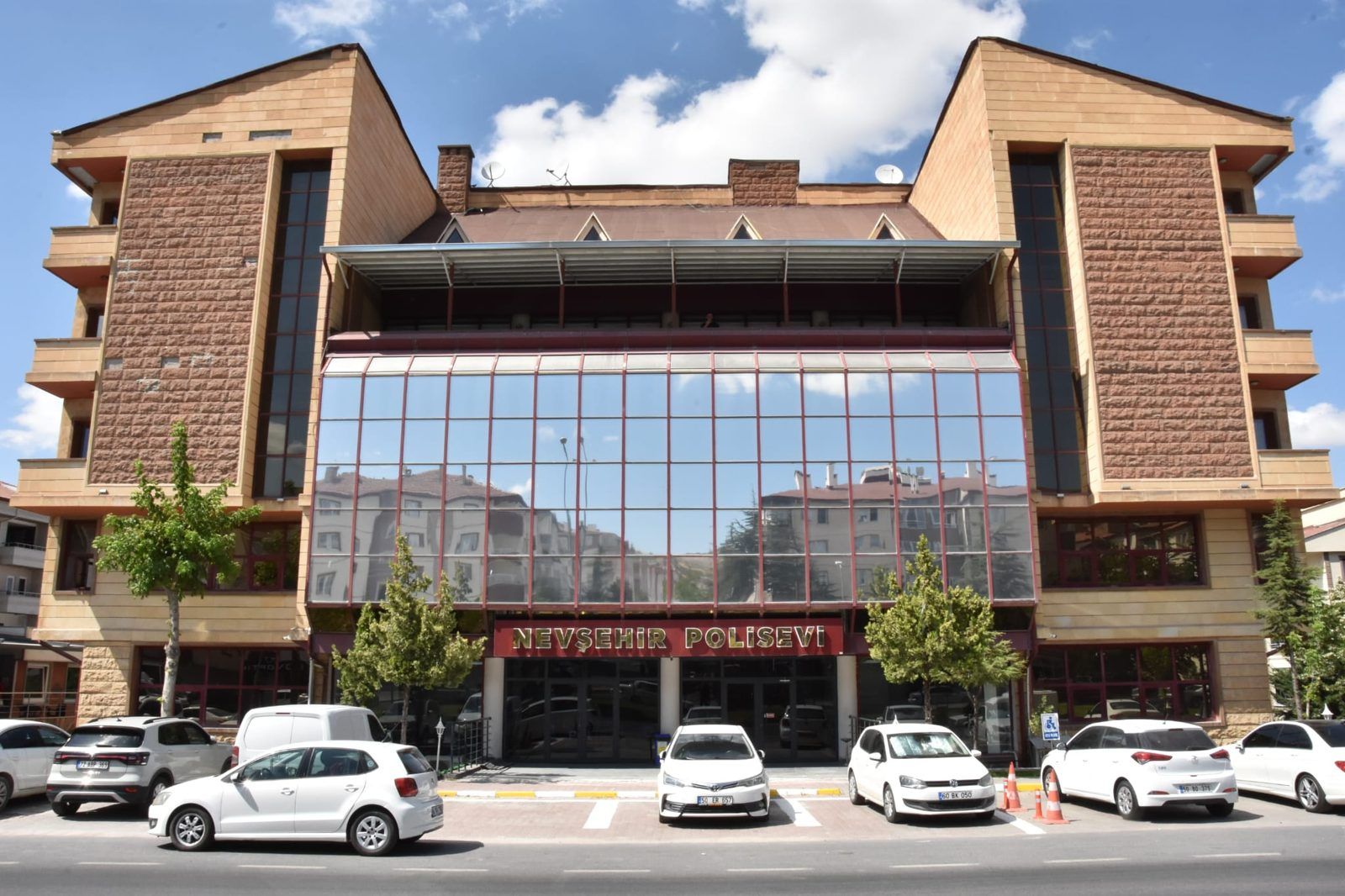 Nevşehir Polisevi binasının dış cephesi