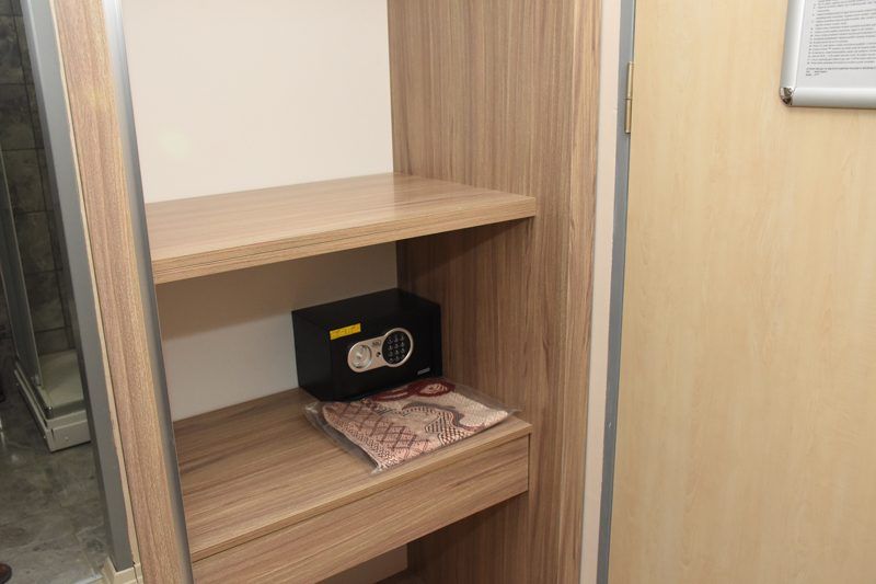 Ordu Polisevi odasında çalışma masası