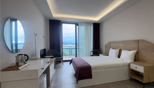 Riva Polis Evi'nde çift kişilik deniz manzaralı oda