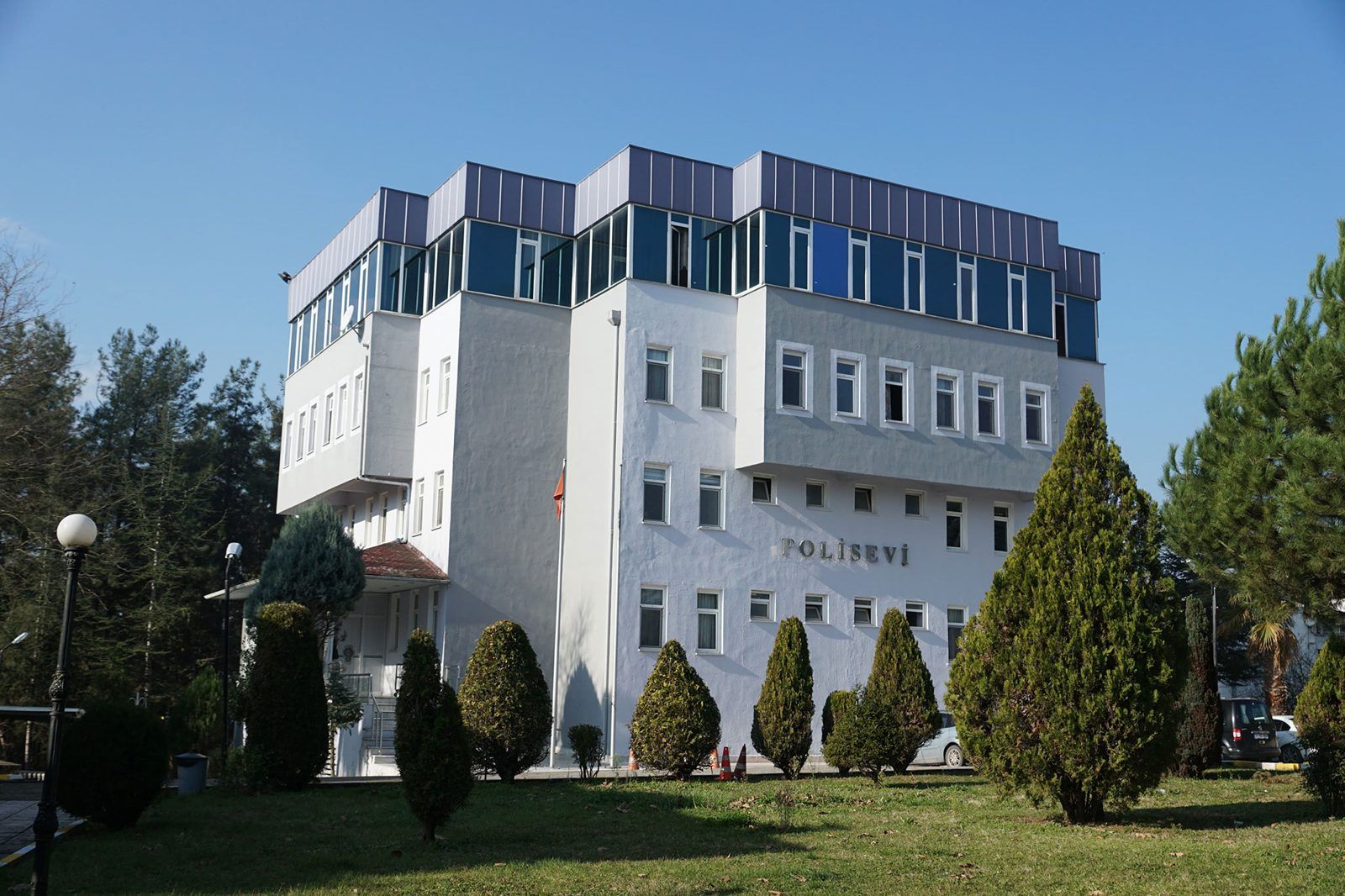 Sakarya Polisevi binasının dış cephesi
