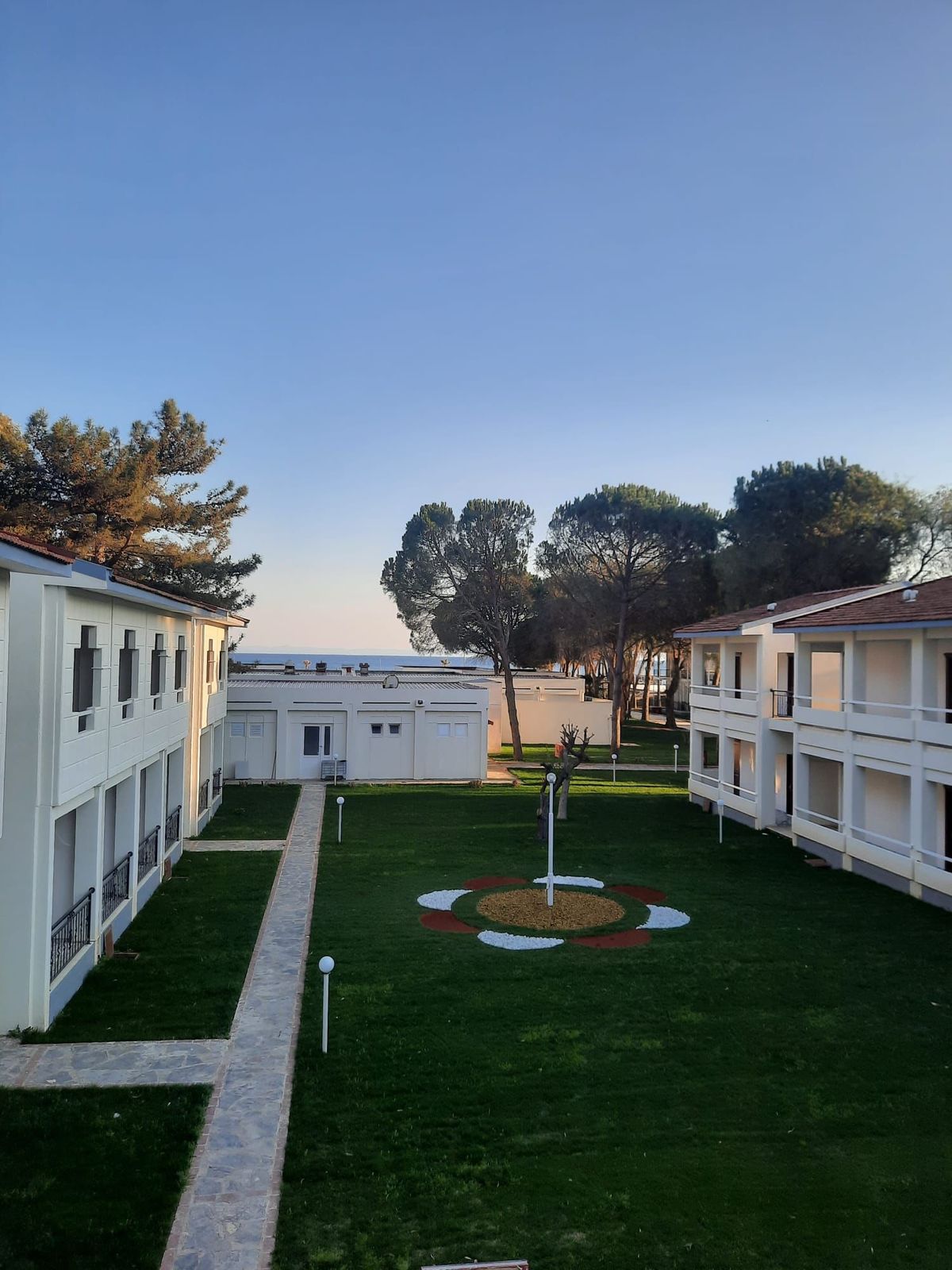 Seferihisar Polis Kampı'nın iç bahçesi
