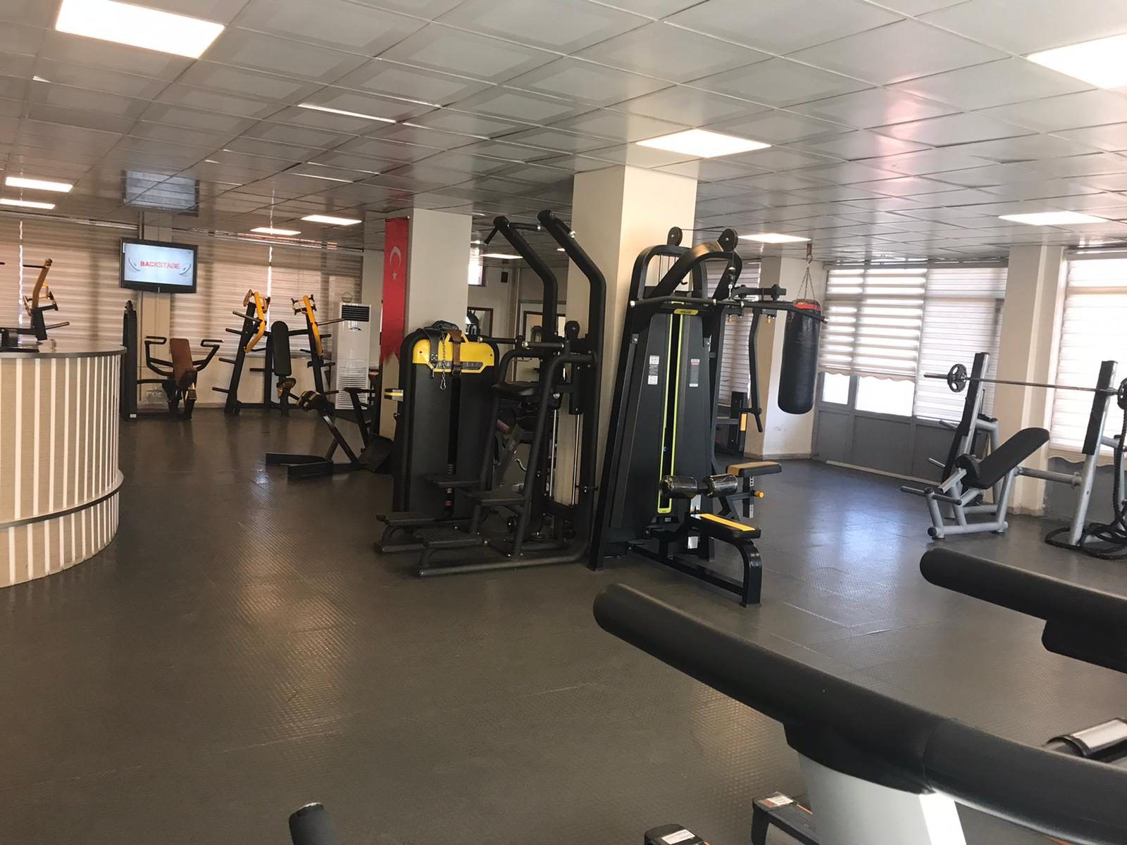 Şırnak Polisevi spor salonunda kondisyon aletleri