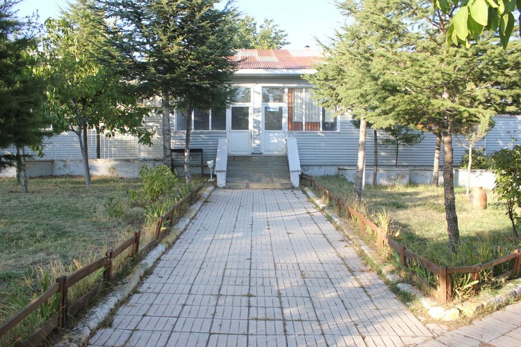 Tatvan Polis Evi'nin bahçesi