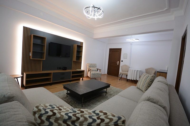 Tokat Polisevi oturma salonu ve televizyon