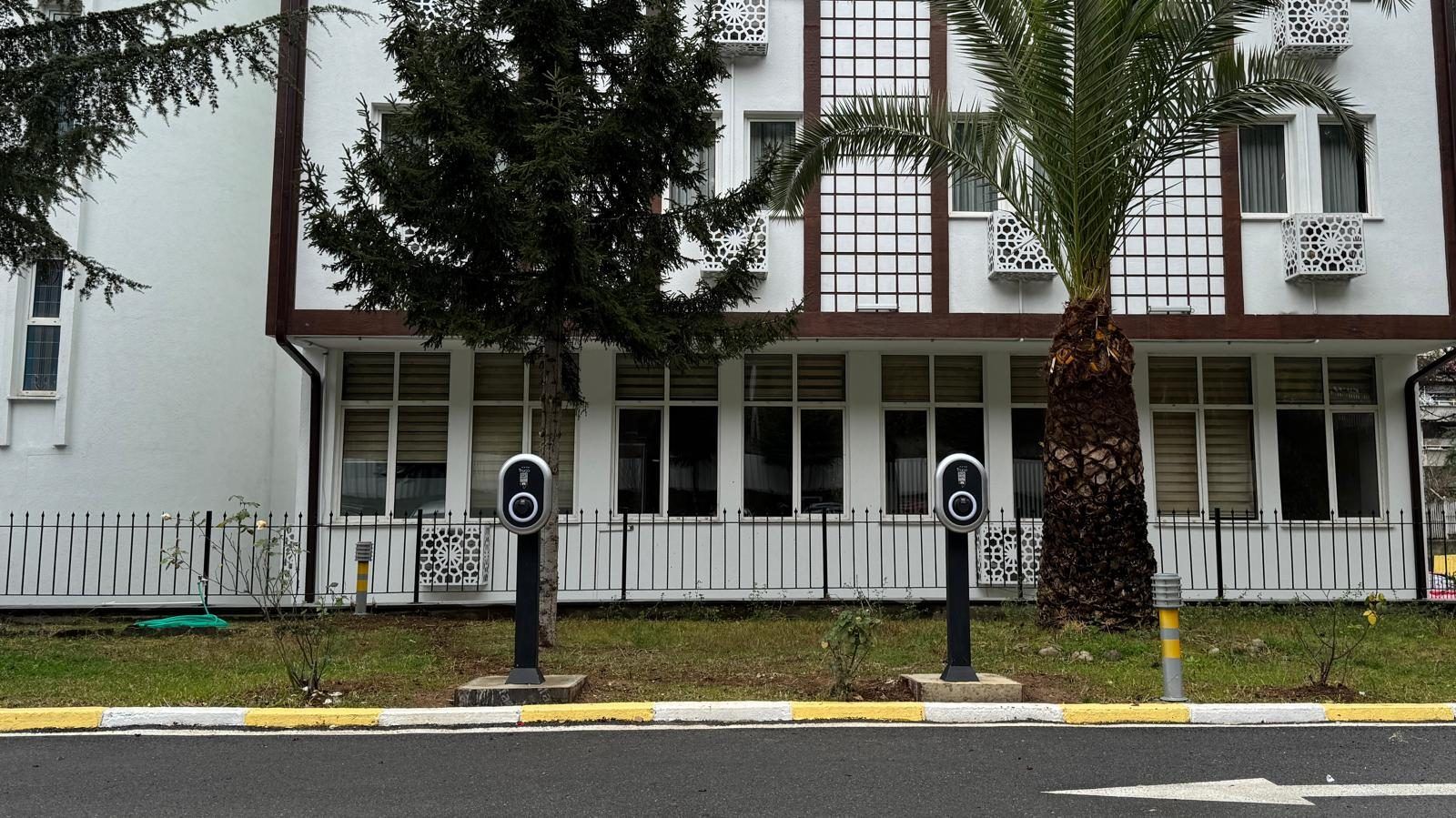 Trabzon Polisevi binası ve bahçesi
