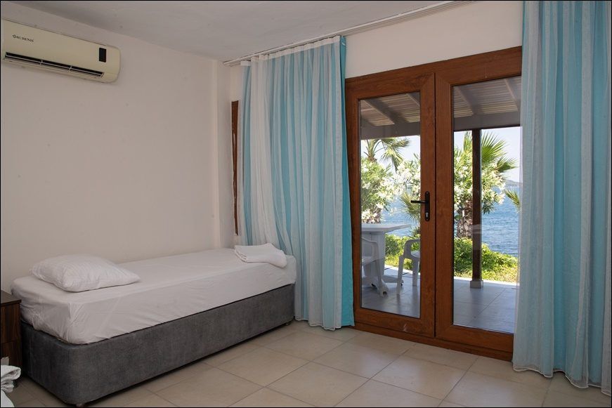 Urla Polis Kampı deniz manzaralı odası
