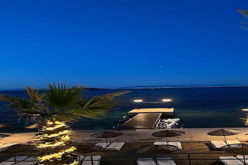Urla Polis Kampı tesisinden gece deniz manzarası