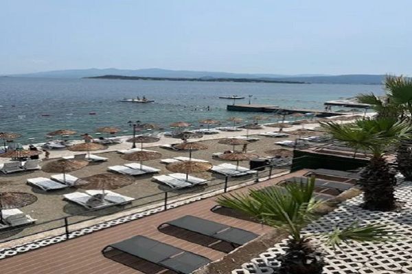 Urla Polis Kampı plajı