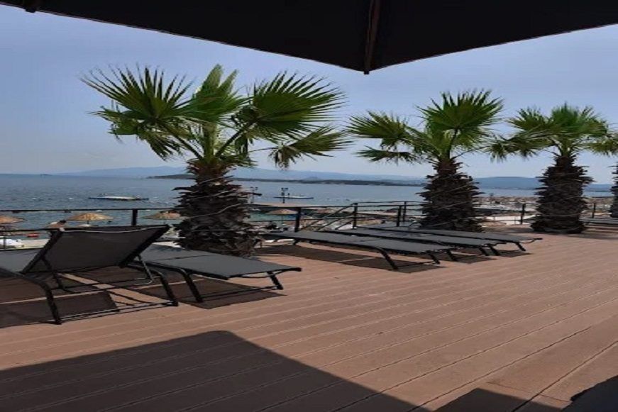 Urla Polis Kampı terası ve deniz