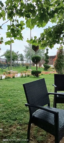 Gazipaşa Polis Lokali bahçesinde oturma düzeni