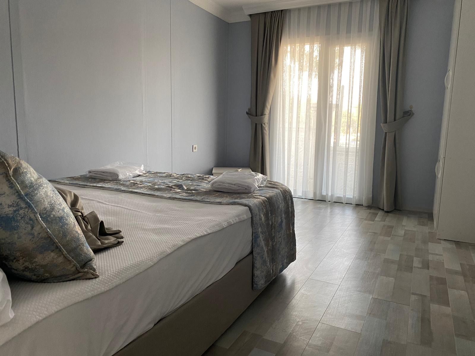 Yenifoça Polis Evi'nde çift kişilik oda