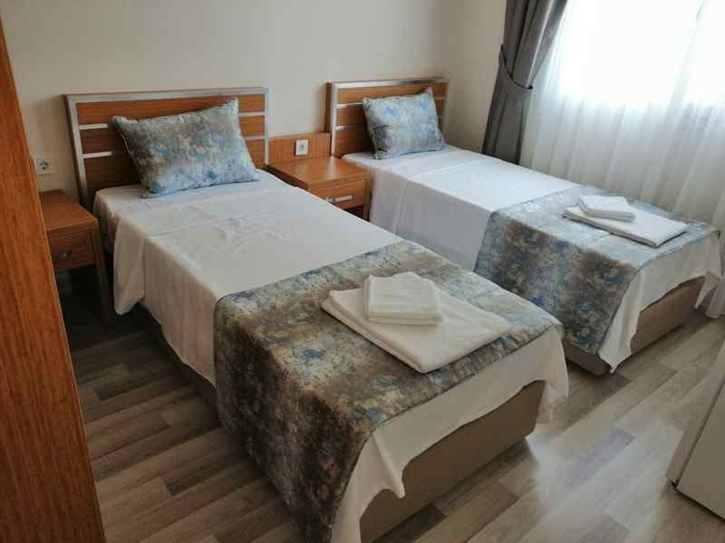 Yenifoça Polis Evi'nde iki yataklı oda