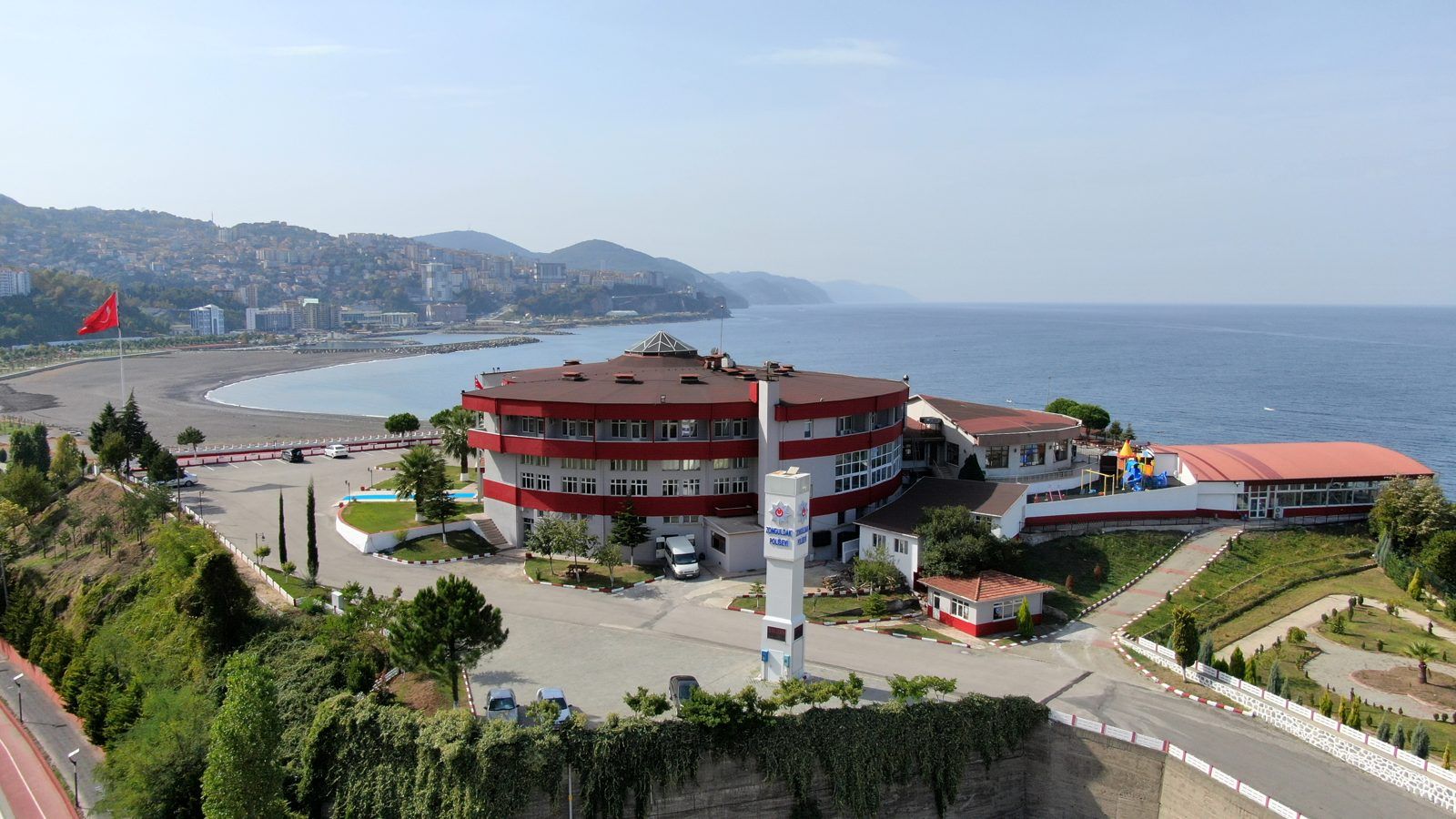 Zonguldak Polisevi binası ve deniz