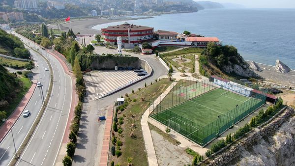 Zonguldak Polisevi ve spor sahasının havadan görünümü
